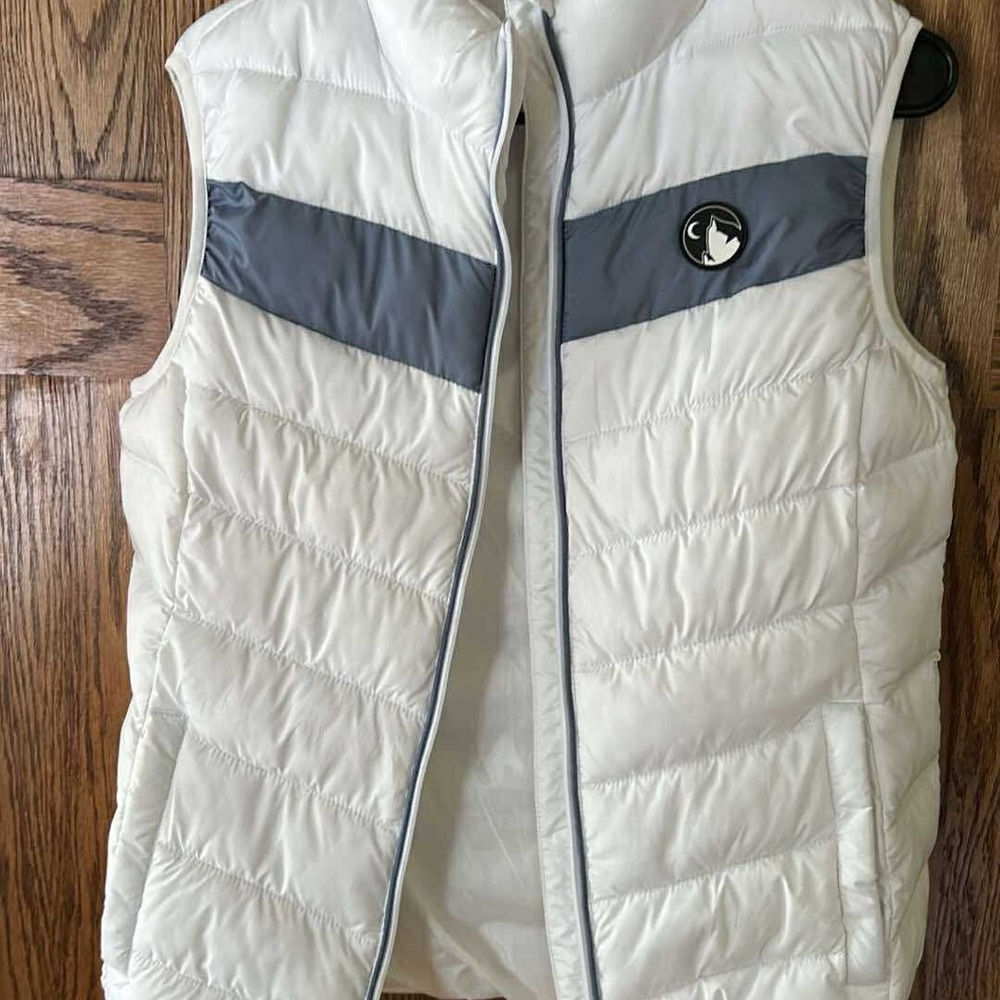 ZYIA White and Gray Puffer Vest